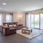 Invesdora E Governador Apartment *
